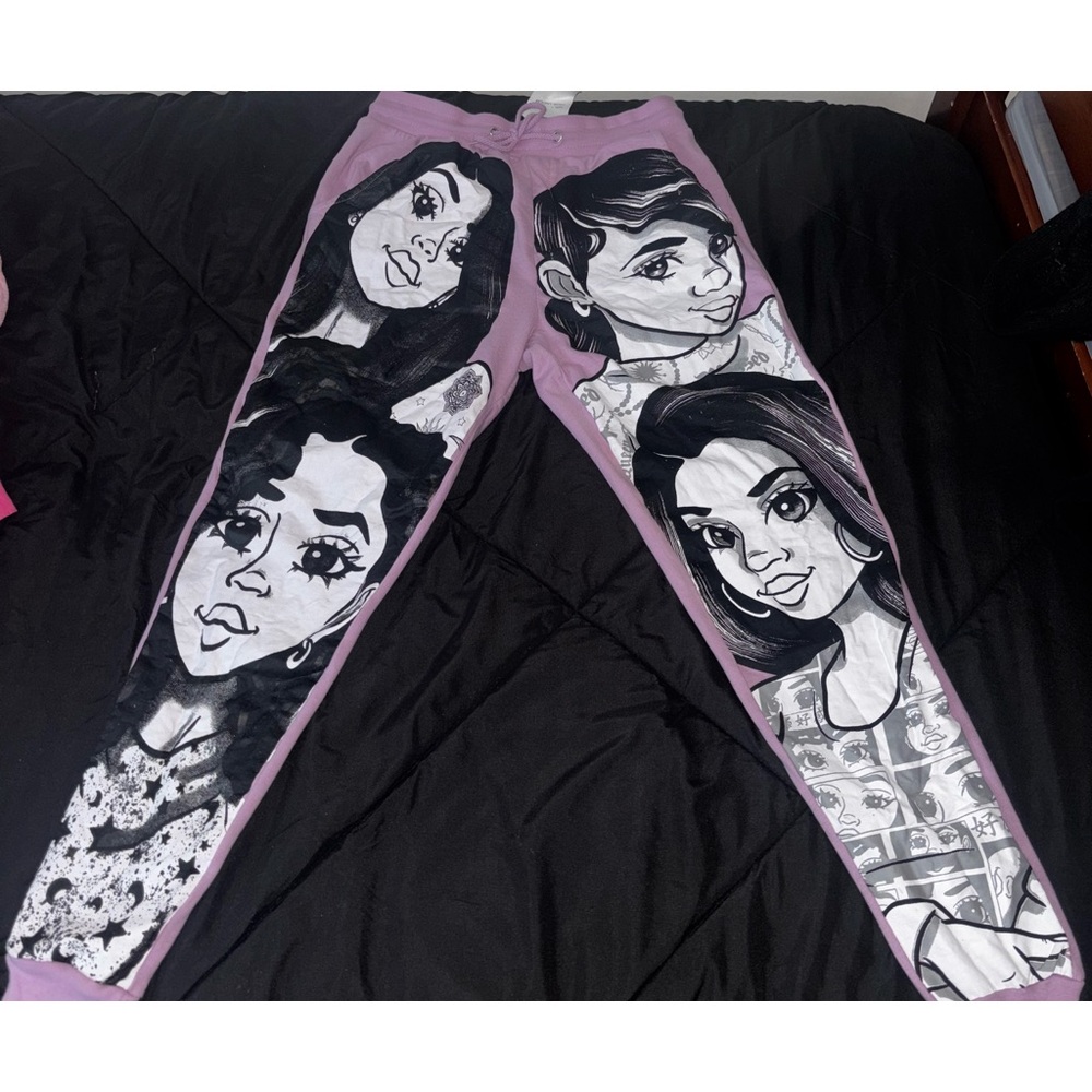 Rare! Women’s Graphic Printed lavender Joggers